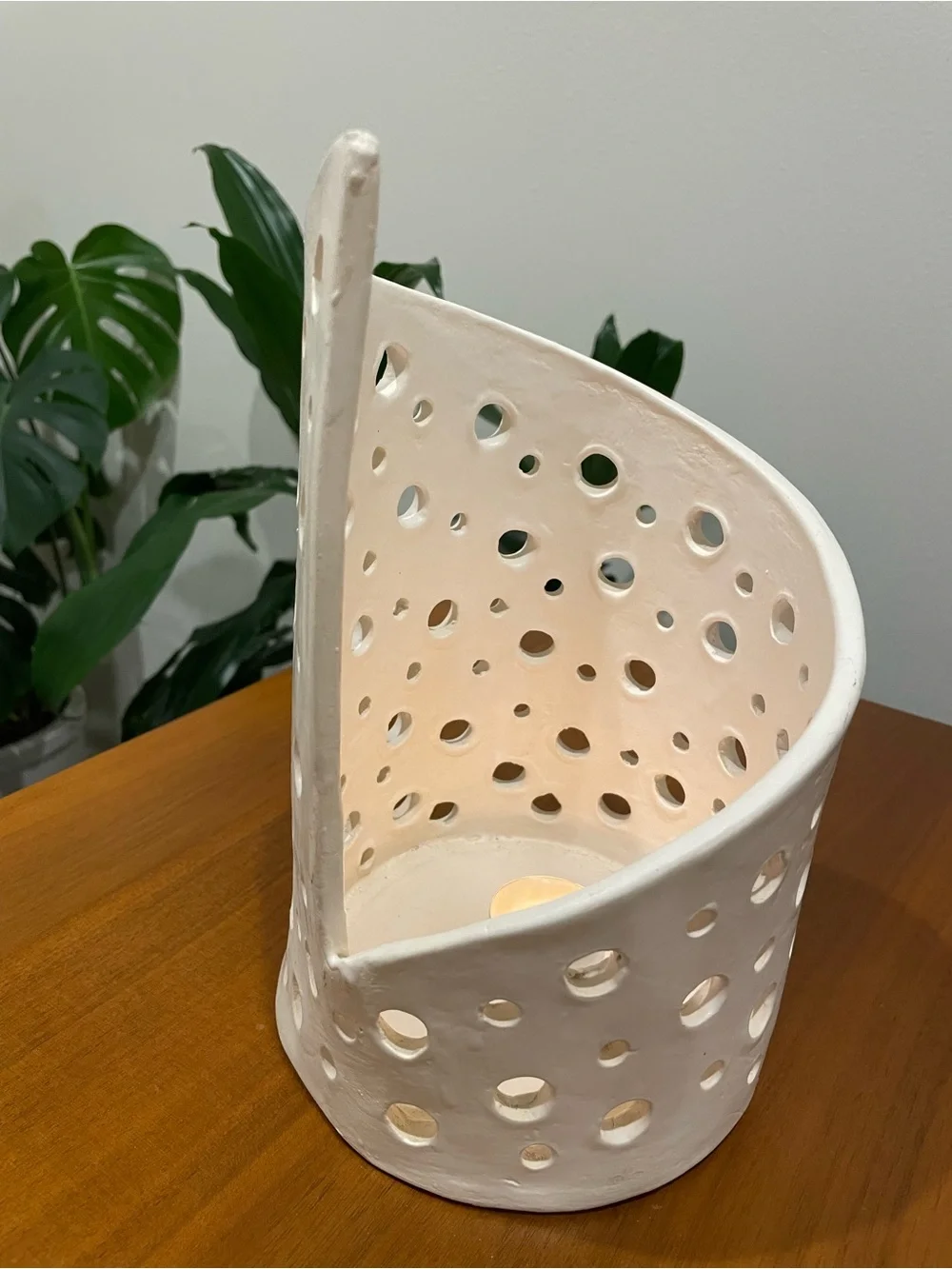 Handmade by an independent artist￼ white ceramic
